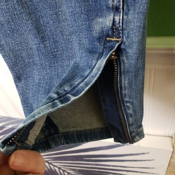 Pistola Women's Distressed High Rise Tapered Ankle Zip Denim Jeans Size 31 - Picture 6 of 10